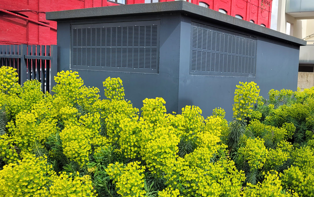 TOLE-PERSIENNE-ACIER-TRANSFORMATEUR-URBAIN-VILLE